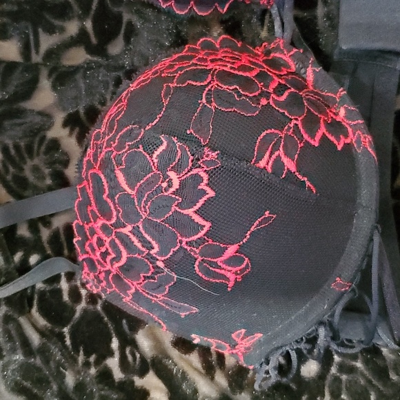 La Senza Hello Sugar 32C Push-up Bra Black & Red Floral Lace Gothic Style - Picture 3 of 10
